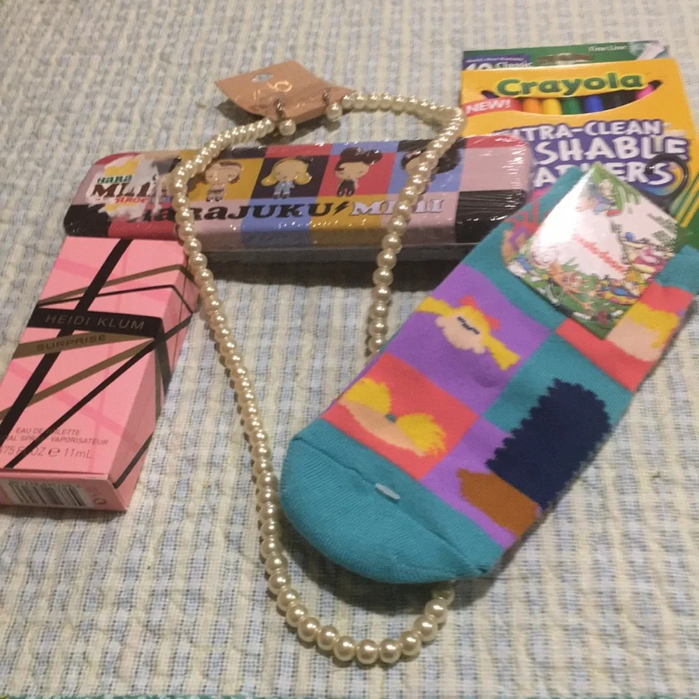 Girls 16 pc Gift set Pearl Necklace Earrings Heidi Klum Harajuku Markers & Socks